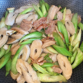 Stir-fried Pork Belly with Celery Intestines recipe