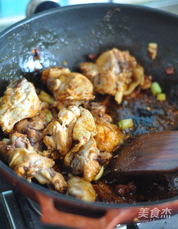 Spicy Chicken Leg Fragrant Pot recipe