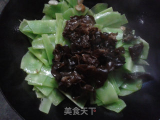 Fried Fungus with Lettuce recipe