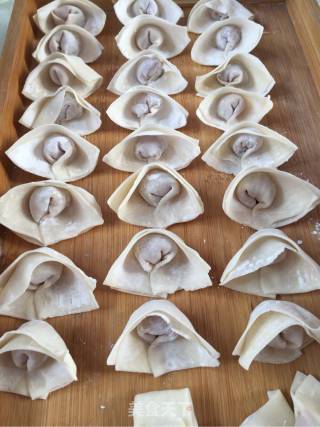 Small Wontons with Fresh Meat and Shrimp recipe