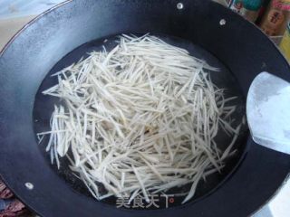 Freckles and Whitening---three Silk Burdock in Cold Dressing recipe