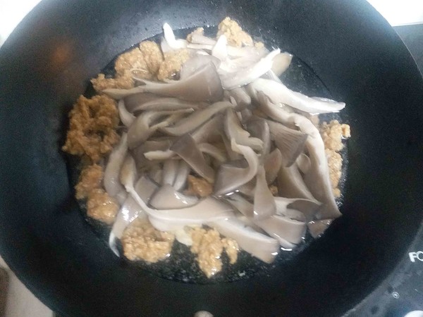 Mushroom Boiled Meatball Soup recipe