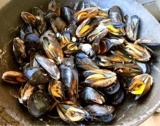 Green Onions with Mussels recipe