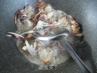 Stir-fried Crab with Mushroom and Seafood recipe