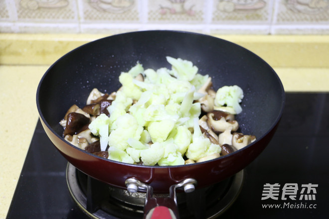 Hengda Xing'an Broccoli Stir-fried Mushroom recipe