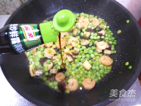 Shrimp Balls with Peas recipe