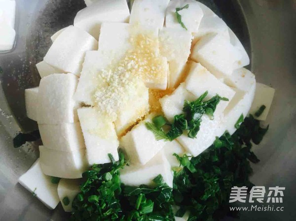 Tofu with Toon Sprouts recipe