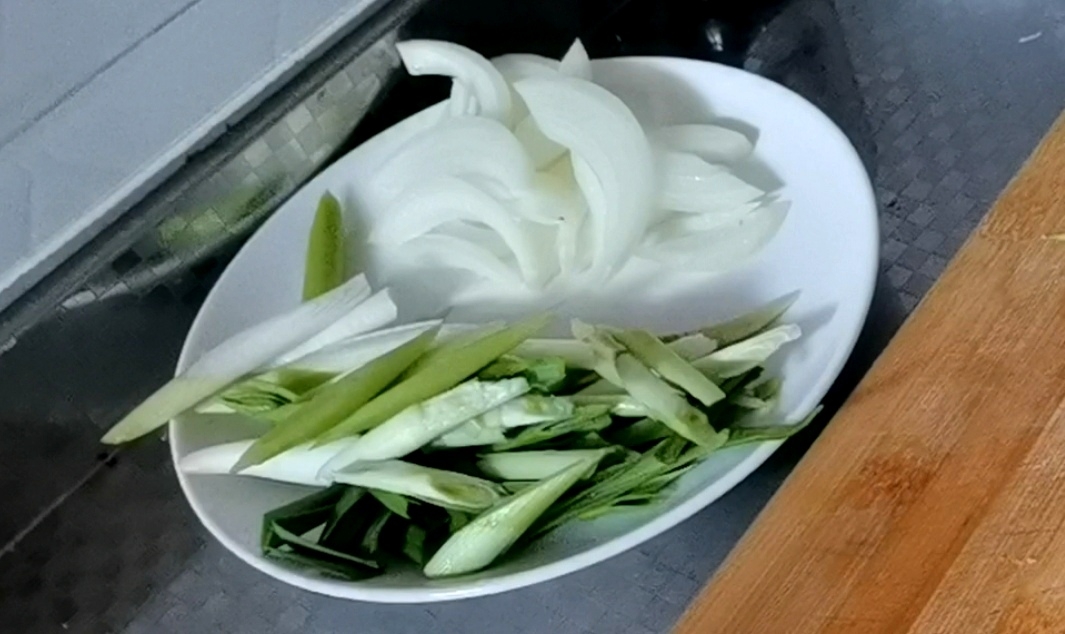 Fried Rice Noodles that are More Fragrant Than Meat recipe