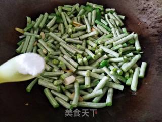 Stir-fried White Cowpeas with Green Peppers recipe