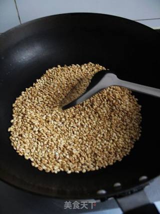 Stir-fried Barley Tea with Dates and Chrysanthemum recipe