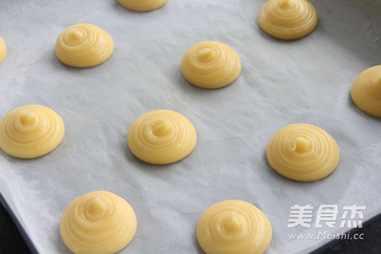Tortoise Meringue Puffs recipe