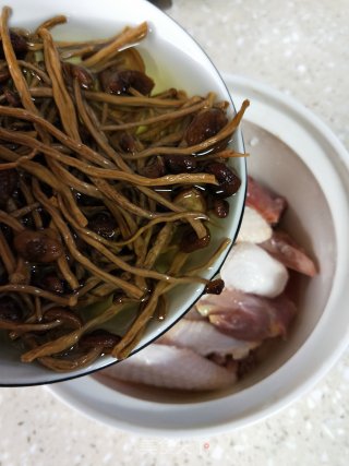 Stewed Chicken Soup with Tea Tree Mushroom recipe