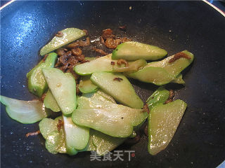 Stir-fried Gassho Melon with Dried Shrimp recipe