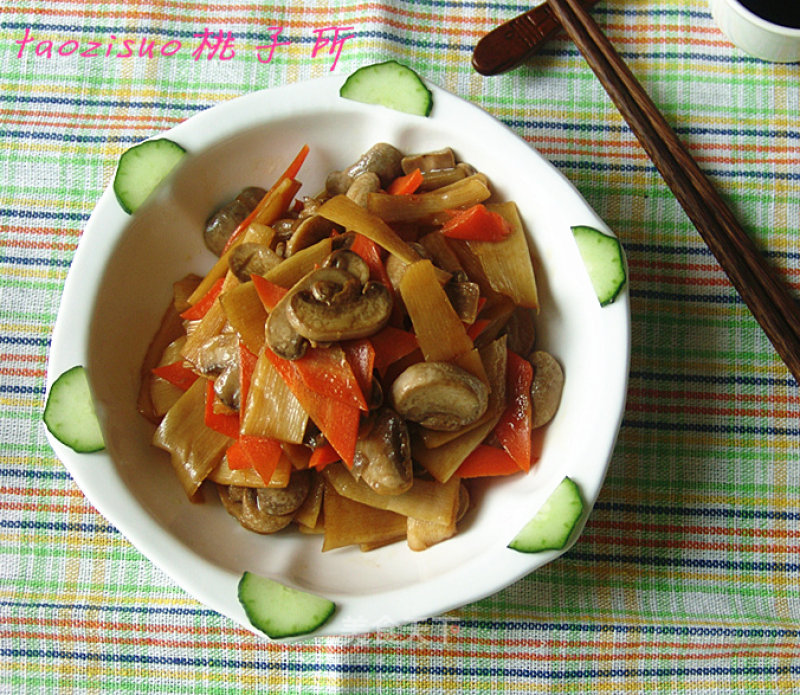 Stewed Bamboo Shoots with Tricholoma recipe