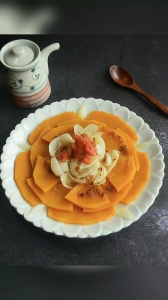 Steamed Pumpkin with Lily