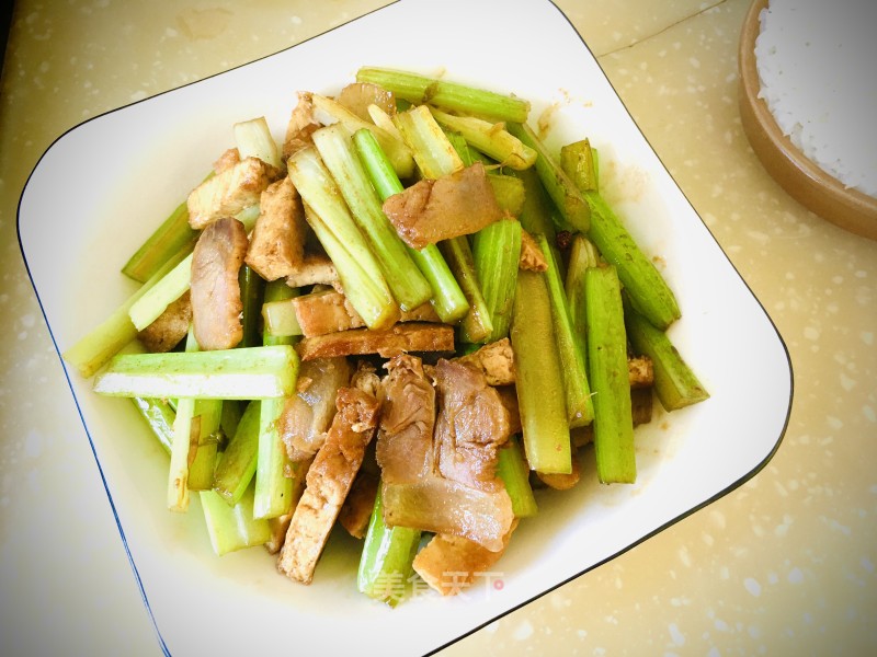 Celery Stir-fried Dried Tofu recipe