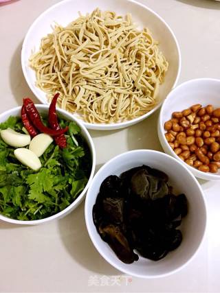 Coriander Fungus Mixed with Dried Shreds recipe