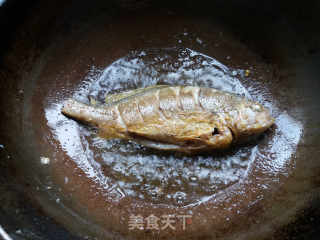 Yellow Croaker Braised Tofu recipe