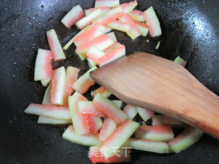 Stir-fried Papaya with Watermelon Peel recipe