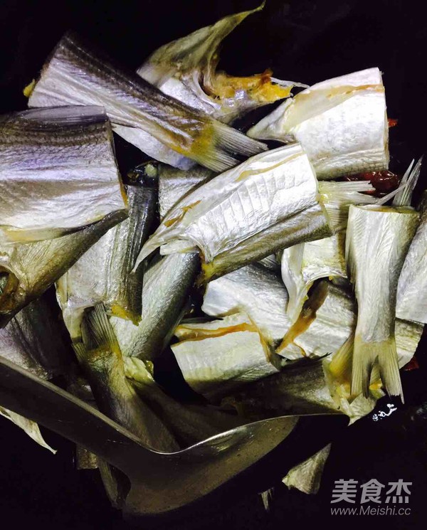 Braised Yangtze White Dried Fish recipe