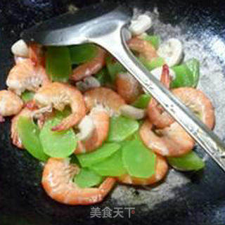 Headless Shrimp with Fresh Mushroom Lettuce recipe