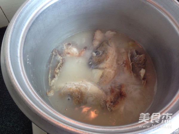 Fresh Cordyceps Flower Fish Head Soup recipe