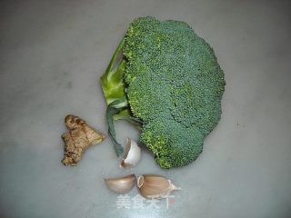 Broccoli with Garlic Abalone Sauce recipe