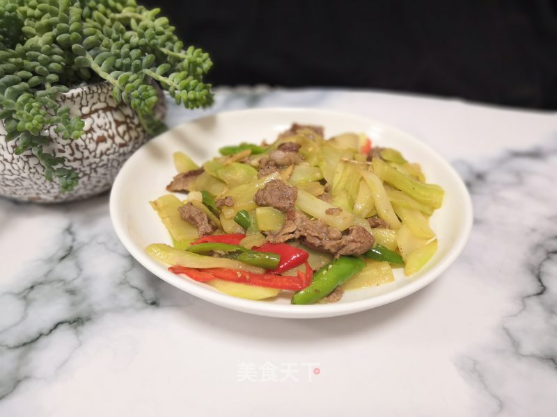 Stir-fried Beef with Lettuce recipe