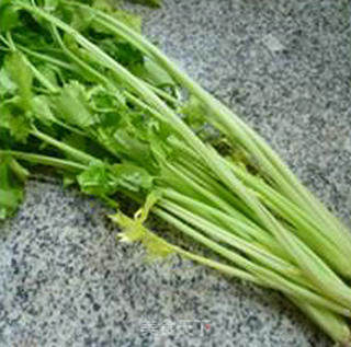 Stir-fried Celery with Lean Pork in Daylily recipe