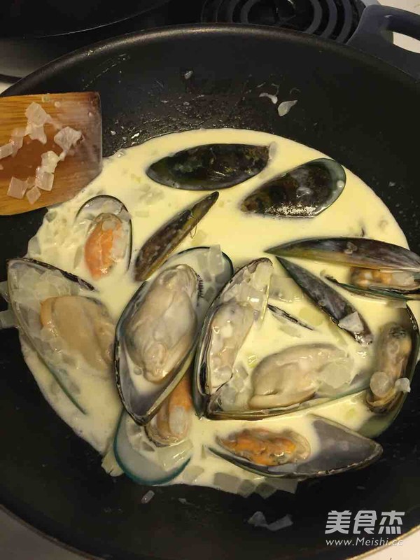 French Creamy Mussels recipe