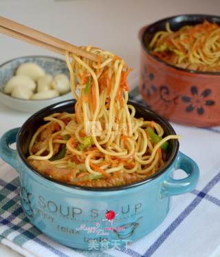 Fried Noodles with Shredded Pork and Vegetables recipe