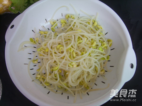 Cucumber with Bean Sprouts recipe