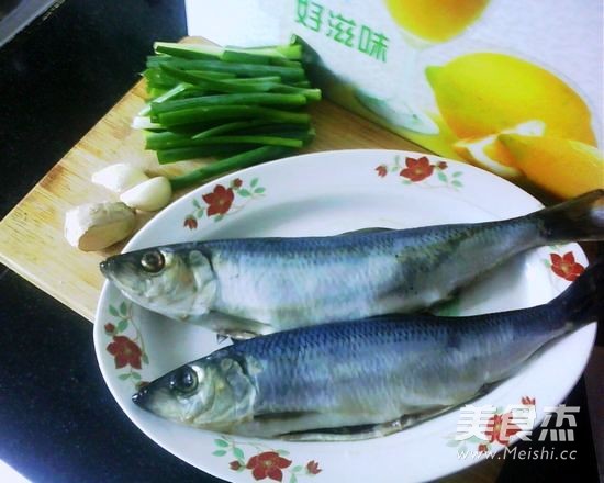 Braised Herring with Scallions recipe