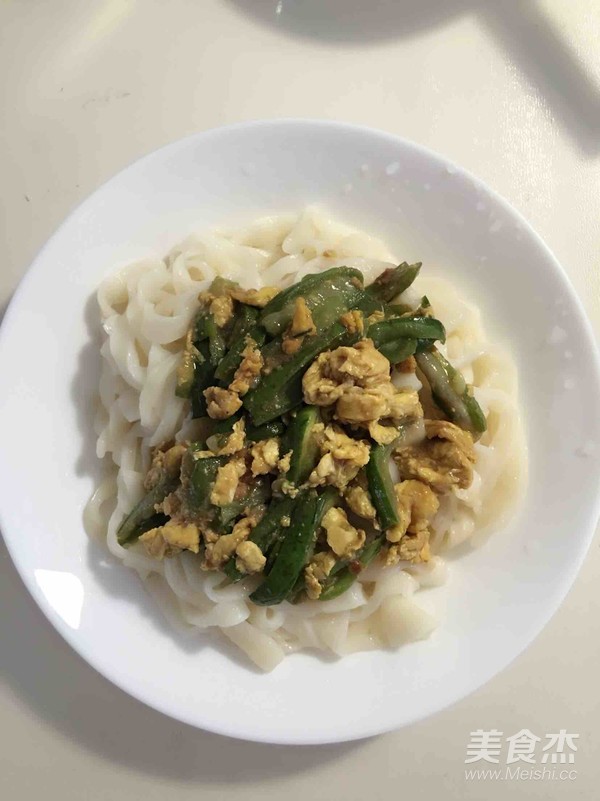 Hand-rolled Noodles with Loofah and Egg recipe