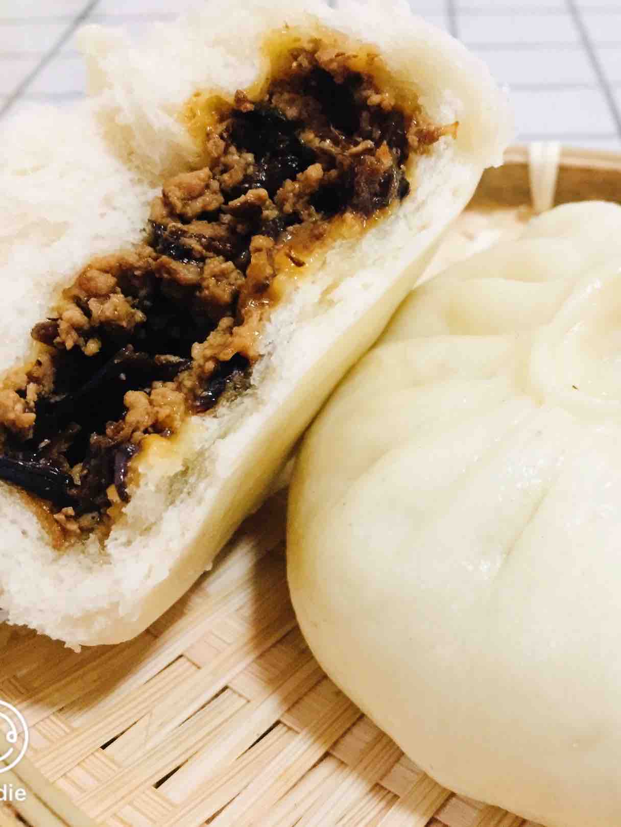 Steamed Buns with Dried Plums and Vegetables recipe