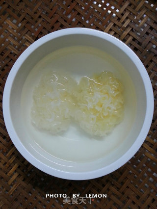 Beautiful Stunner-white Fungus and Red Jujube Soup recipe