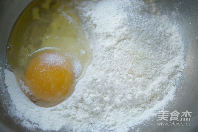 Pastry Quail Eggs with Tomato Sauce recipe