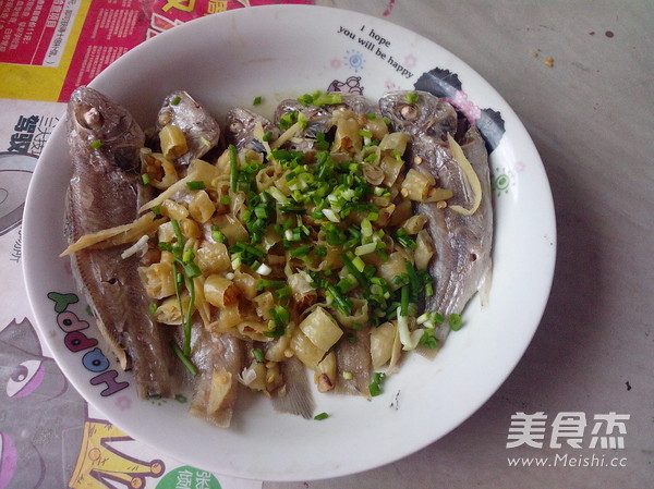 Steamed Yellow Croaker with Pickled Peppers recipe