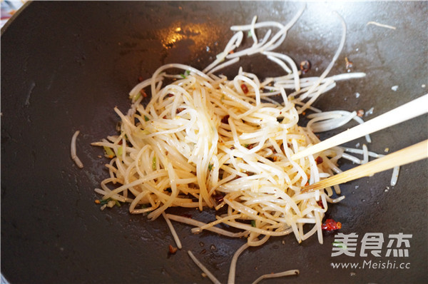 Hot and Sour Bean Sprouts recipe