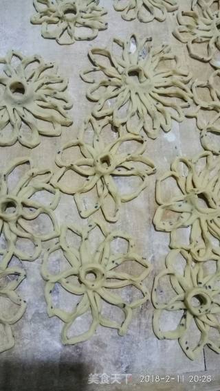 Sweet Potato and Black Sesame Fried Fruit recipe