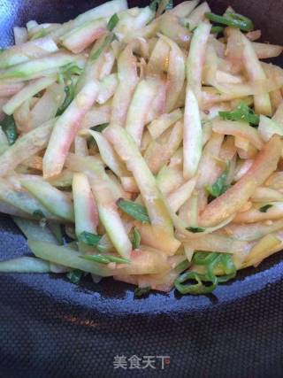 Stir-fried Watermelon Rind with Green Pepper recipe