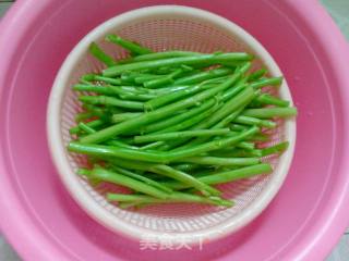 Spicy Stir-fried Water Spinach recipe