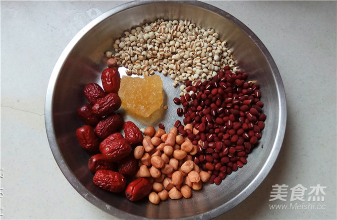 Red Dates, Barley and Red Bean Soup recipe