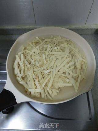 Stir-fried Bean Sprouts with Dried Tofu recipe
