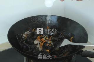 Stir-fried Fungus with Pork and Cordyceps recipe