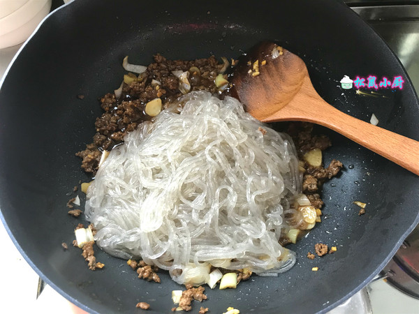 Stir-fried Noodles with Ground Beef recipe