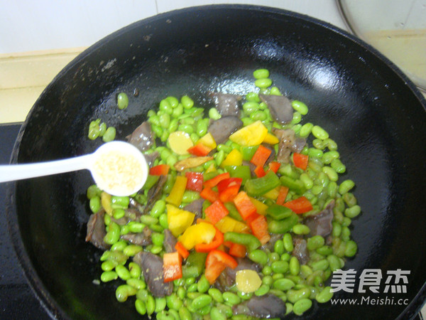 Stir-fried Duck Gizzards with Green Pepper and Edamame recipe