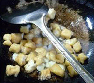 Stir-fried Tofu with Garlic Slices and Fungus recipe