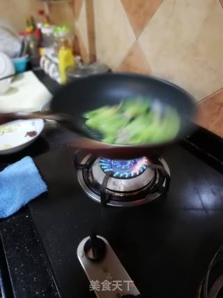 Stir-fried Cucumber with Beef Tendon recipe