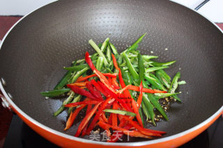 Stir-fried Dried Preserved Fish with Colored Pepper recipe